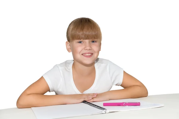 Petite fille faisant ses devoirs — Photo