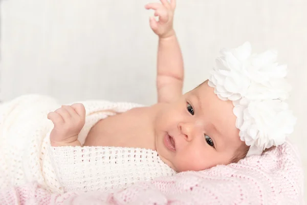 Newborn baby  with white headband laying in the basket — Stock Photo, Image