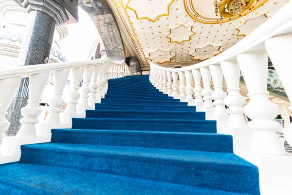 Blaue Treppe zur Moschee — Stockfoto