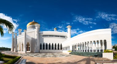Sultan Ömer ali Seyfeddin Camii: brunei