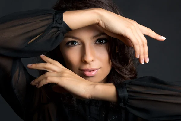 Closeup portrait of a fashion model posing at studio — Stock Photo, Image