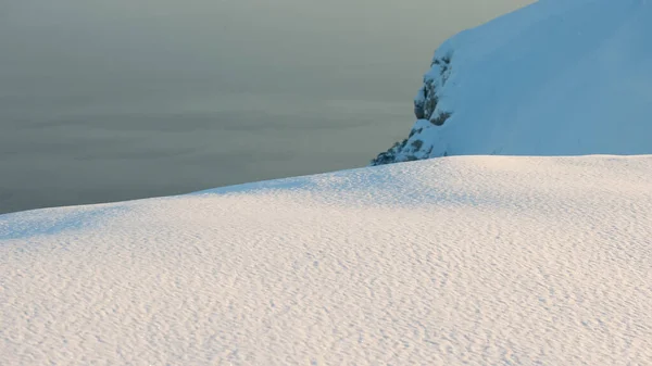 Sneeuw Oppervlak Lucht Avond Bergen Winterseizoen Krim Oekraïne Webbanner — Stockfoto