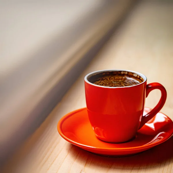 Eine Tasse Kaffee Auf Einem Teller Arbeitsraum Steht Auf Polierten — Stockfoto