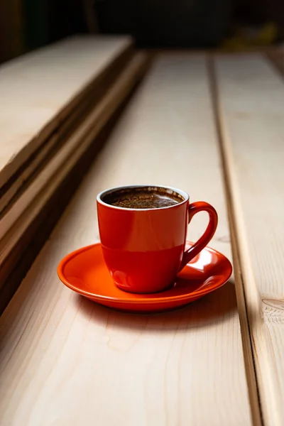 Eine Tasse Kaffee Auf Einem Teller Arbeitsraum Steht Auf Polierten — Stockfoto