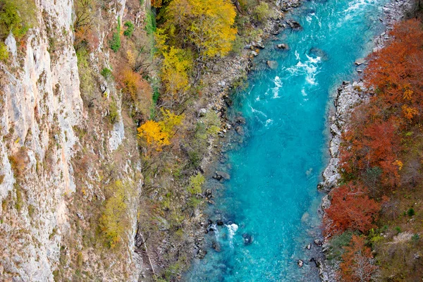 Vacker Höst Syn Gula Träden Och Piva Floden Från Durdevica — Stockfoto
