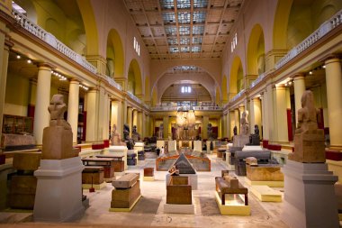 Mısır müzesinin içindeki sergi salonu, Kahire, Mısır