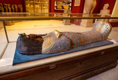 Mısır müzesinin içindeki sergi salonu, Kahire, Mısır