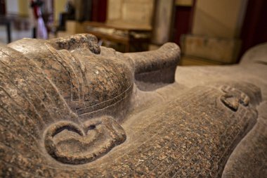 Mısır müzesinin içindeki sergi salonu, Kahire, Mısır