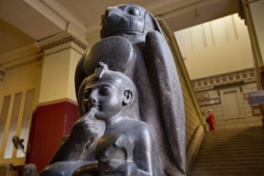 Mısır müzesinin içindeki sergi salonu, Kahire, Mısır