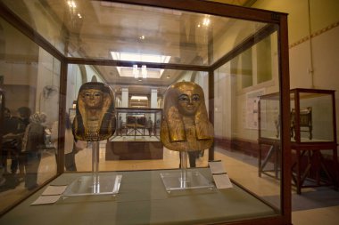 Mısır müzesinin içindeki sergi salonu, Kahire, Mısır