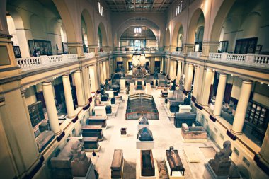 Mısır müzesinin içindeki sergi salonu, Kahire, Mısır