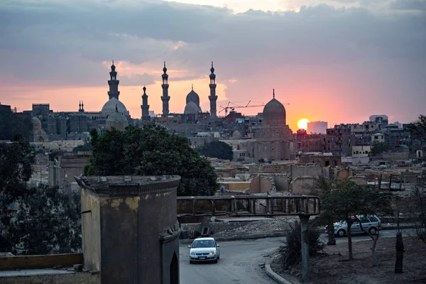 日落时的老开罗天际线 从埃及的桥上俯瞰着老开罗和科普特开罗 — 图库照片
