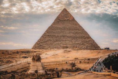 Giza Piramitleri, Kahire, Mısır 'da muhteşem gün batımı
