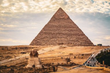 Giza Piramitleri, Kahire, Mısır 'da muhteşem gün batımı