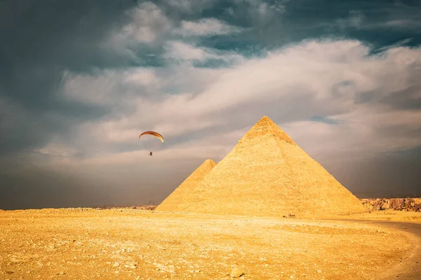 ギザピラミッド カイロ エジプトの壮大な夕日 — ストック写真