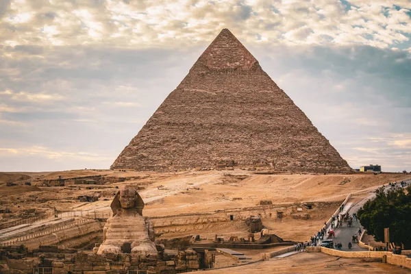 埃及开罗吉萨金字塔壮观的落日 — 图库照片