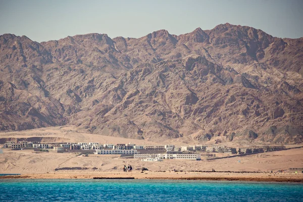 Vista Panorámica Costa Con Montañas Desiertas Fondo — Foto de Stock