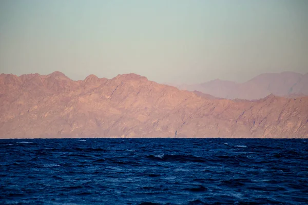 Majestic Dramatic Seascape Sunset Mountains Background — Fotografia de Stock