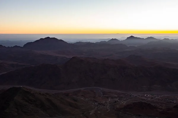 Capas Montaña Amanecer Cima Montaña Mousa Egipto Sinaí Sur Montañas — Foto de Stock