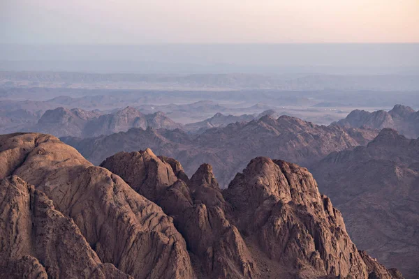 Capas Montaña Amanecer Cima Montaña Mousa Egipto Sinaí Sur Montañas — Foto de Stock