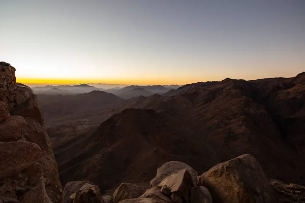 Capas Montaña Amanecer Cima Montaña Mousa Egipto Sinaí Sur Montañas — Foto de Stock