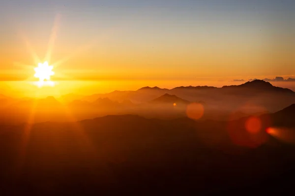 stock image Mountain layers at sunrise on the top of Mousa Mountain in Egypt, South Sinai. Sinai mountains at sunset, Egypt