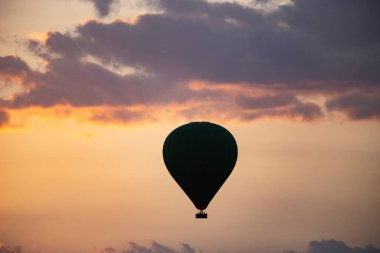 GOREME, TURKEY - Eylül 2020: Kapadokya 'da Sıcak Hava Balonu, Türkiye