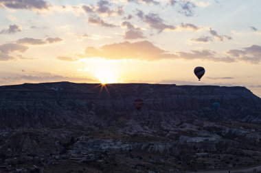 GOREME, TURKEY - Eylül 2020: Kapadokya 'da Sıcak Hava Balonu, Türkiye