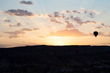 GOREME, TURKEY - Eylül 2020: Kapadokya 'da Sıcak Hava Balonu, Türkiye