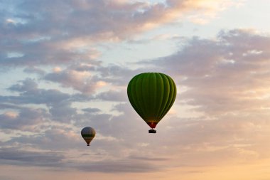 GOREME, TURKEY - Eylül 2020: Kapadokya 'da Sıcak Hava Balonu, Türkiye