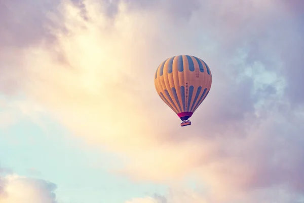 Goreme Turkey Wrzesień 2020 Balon Gorące Powietrze Kapadocji Wschodzie Słońca — Zdjęcie stockowe