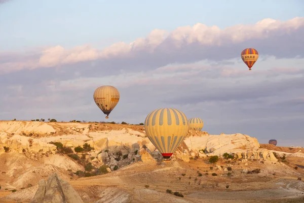 Goreme Turkey Grudzień 2018 Kolorowe Balony Ogrzane Powietrze Nad Kapadocją — Zdjęcie stockowe