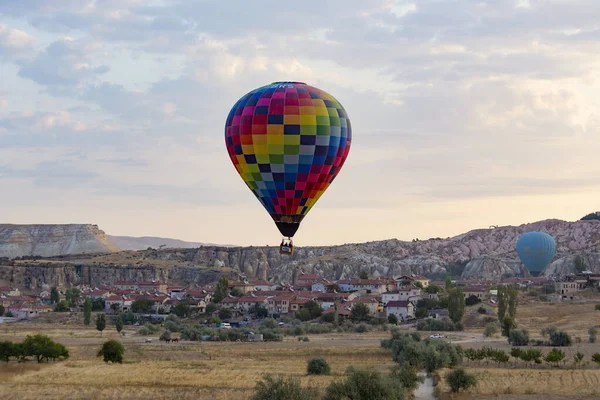 Goreme Turkey Grudzień 2018 Kolorowe Balony Ogrzane Powietrze Nad Kapadocją — Zdjęcie stockowe