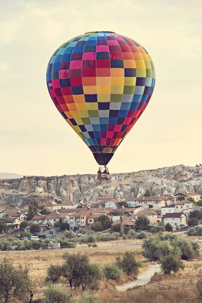 Goreme Turkey 2018年12月 カッパドキア カパドキヤ ギリシャトルコ上空の空気中のカラフルな熱気球 — ストック写真