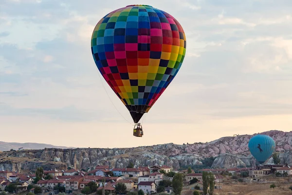 Goreme Turkey Grudzień 2018 Kolorowe Balony Ogrzane Powietrze Nad Kapadocją — Zdjęcie stockowe