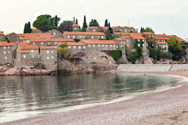 SVETİ STEFAN, MONTENEGRO - Ekim 2020: Sveti Stefan Adası, Karadağ
