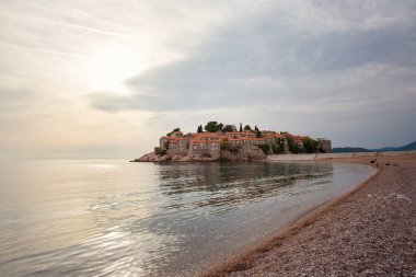 SVETİ STEFAN, MONTENEGRO - Ekim 2020: Sveti Stefan Adası, Karadağ