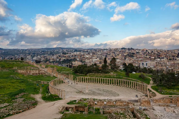 Jerash Jordania Marzo 2019 Antiguas Ruinas Romanas Anfiteatro Ciudad Jerash —  Fotos de Stock