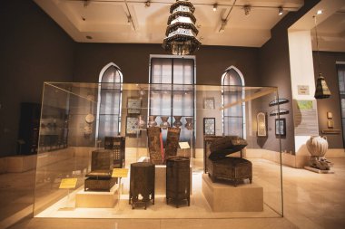 CAIRO, EGYPT - Ekim 2020: Kahire 'deki İslam Sanatları Müzesi' ndeki sergi salonu