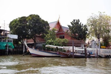  Bangkok 'ta tekneler, Tayland' ın Bangkok şehrinde su kanalları.