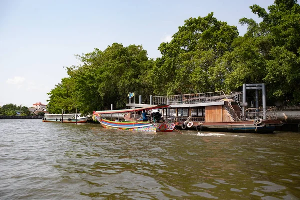  Bangkok 'ta tekneler, Tayland' ın Bangkok şehrinde su kanalları.