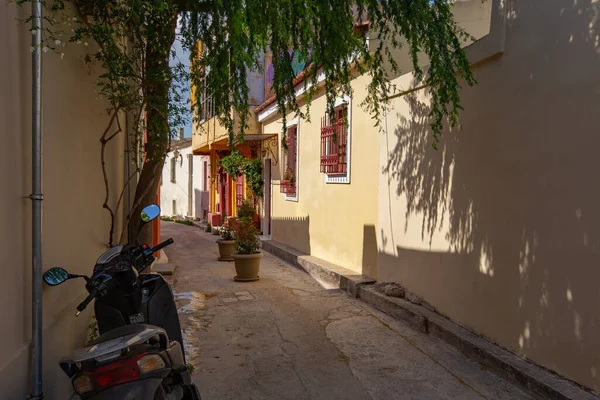 Athens Griekenland Juli 2021 Historische Smalle Straat Kleurrijke Gebouwen Van — Stockfoto
