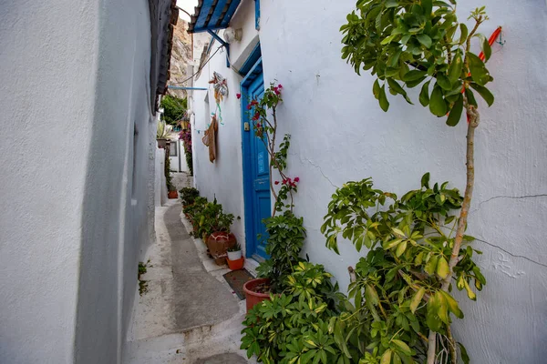 Athens Griekenland Juli 2021 Historische Smalle Straat Kleurrijke Gebouwen Van — Stockfoto