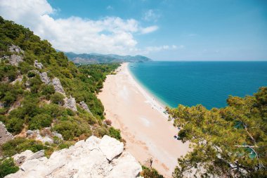 Cirali, Lycian Way, Antalia region, Türkiye 'deki turkuaz su hangarının inanılmaz manzarası