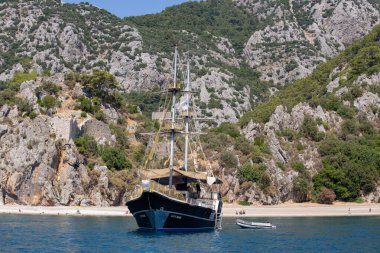 CIRALI, TURKEY - Haziran 2021: Cirali, Antalya, Türkiye yakınlarındaki Akdeniz teknesi 