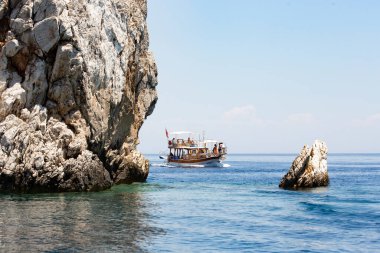  Cirali, Antalya, Türkiye yakınlarındaki Akdeniz 'de tekne 