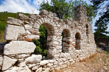 CIRALI, TURKEY - Haziran 2021: Olimpos kenti, Cirali, Antalya, Türkiye 'deki Antik Bizans kalıntıları