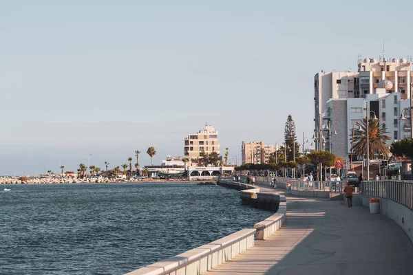 Larnaca Cypern Juli 2021 Larnacakajen Vid Havet Längs Larnacastaden Cypern — Stockfoto