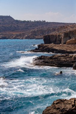 Batı Kıbrıs 'taki Agia Napa kasabasına yakın Cabo Grecko deniz manzarası