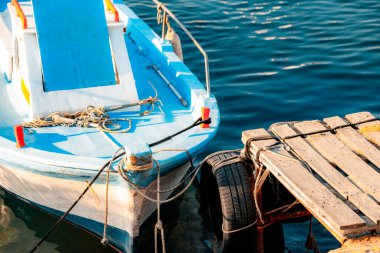 AGIA NAPA, CYPRUS - Haziran 2021: Kıbrıs Rum Kesimi 'nin Agia Napa limanında geleneksel balıkçı tekneleri